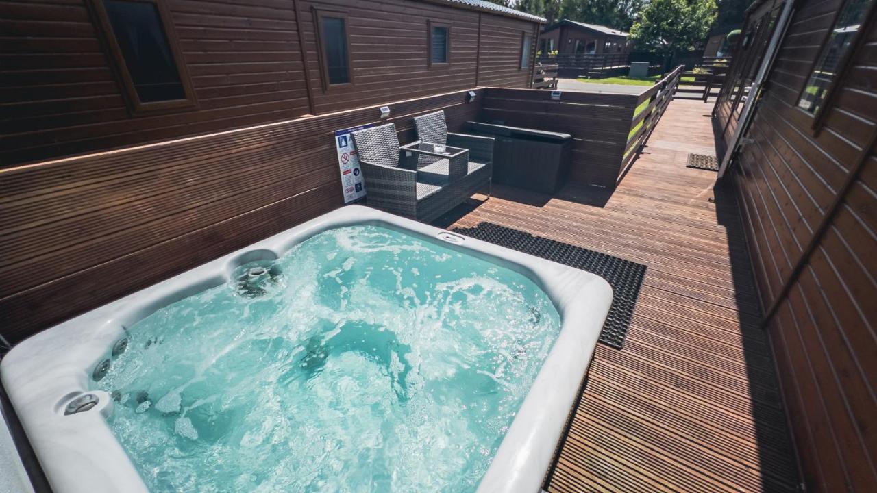 Hazel Oaks, Beautiful Lodge With Hot Tub - Sleeps 6 - Felmoor Park موربيث المظهر الخارجي الصورة