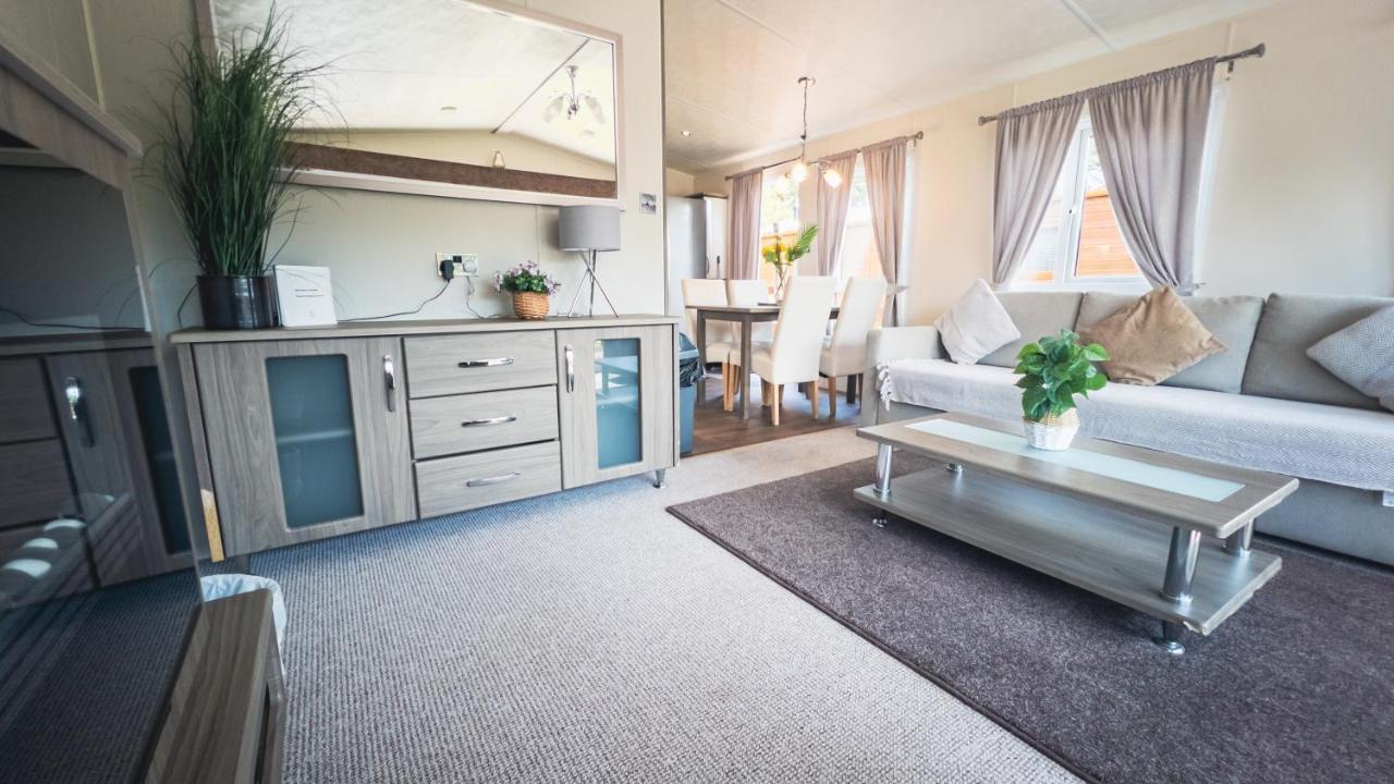 Hazel Oaks, Beautiful Lodge With Hot Tub - Sleeps 6 - Felmoor Park موربيث المظهر الخارجي الصورة
