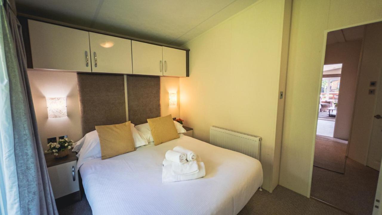 Hazel Oaks, Beautiful Lodge With Hot Tub - Sleeps 6 - Felmoor Park موربيث المظهر الخارجي الصورة