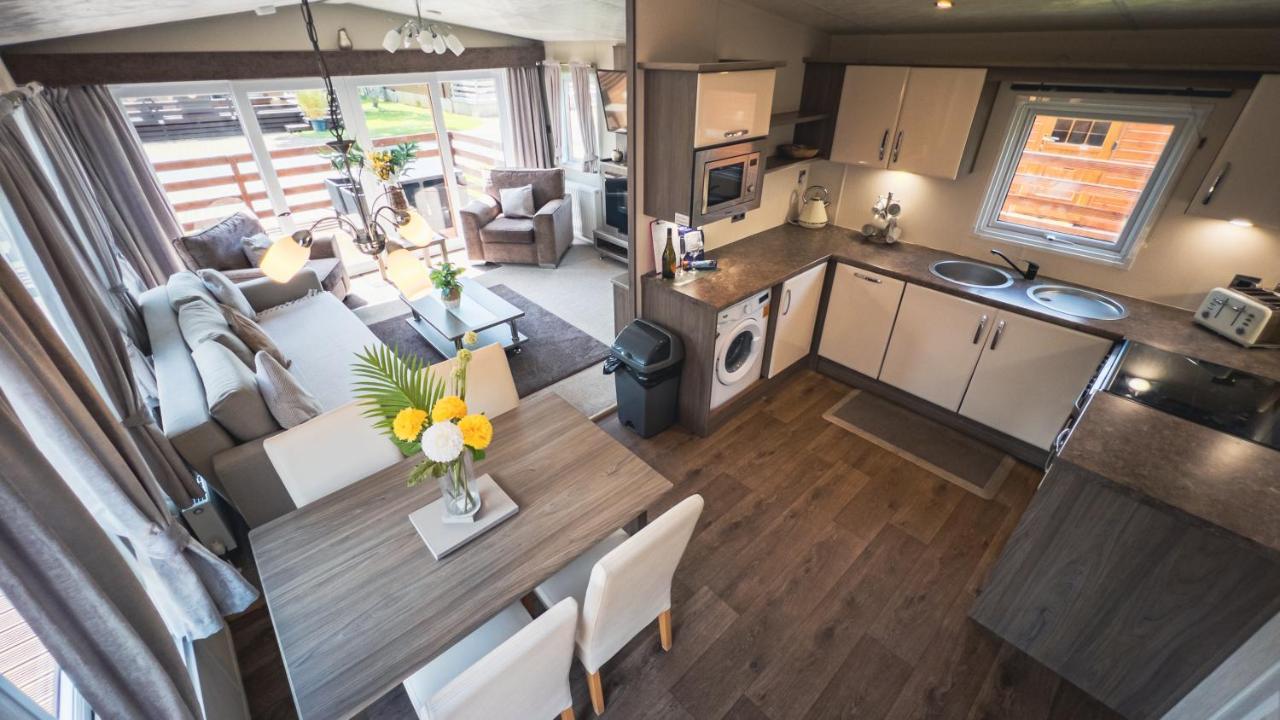 Hazel Oaks, Beautiful Lodge With Hot Tub - Sleeps 6 - Felmoor Park موربيث المظهر الخارجي الصورة