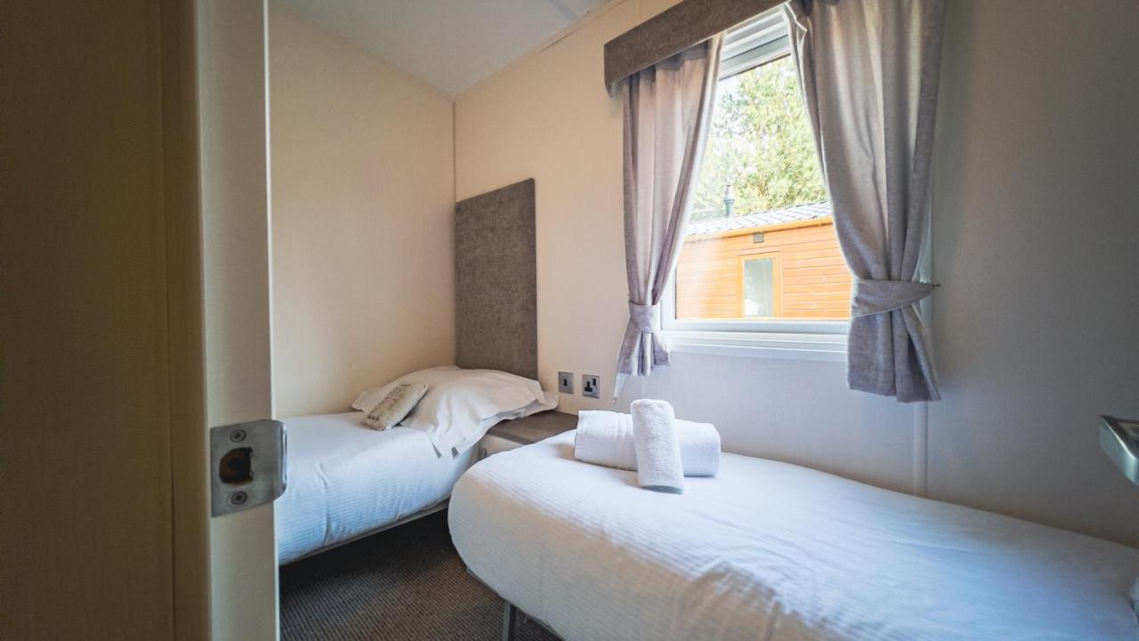 Hazel Oaks, Beautiful Lodge With Hot Tub - Sleeps 6 - Felmoor Park موربيث المظهر الخارجي الصورة
