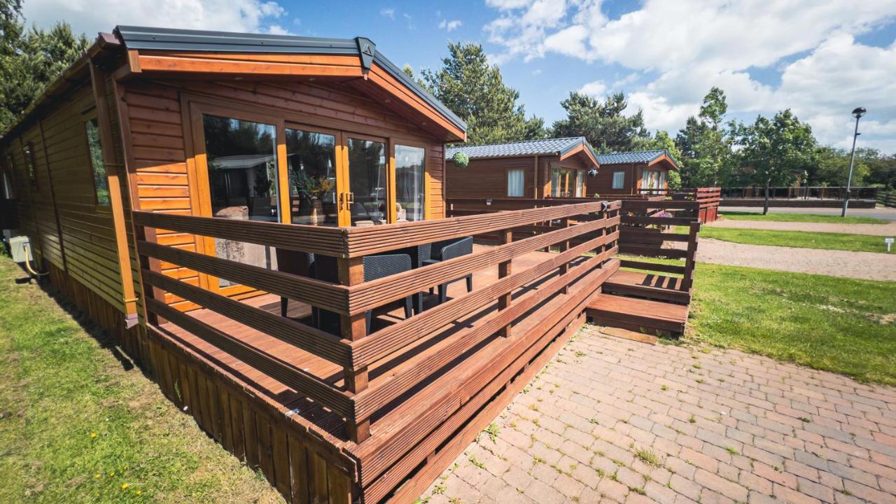 Hazel Oaks, Beautiful Lodge With Hot Tub - Sleeps 6 - Felmoor Park موربيث المظهر الخارجي الصورة