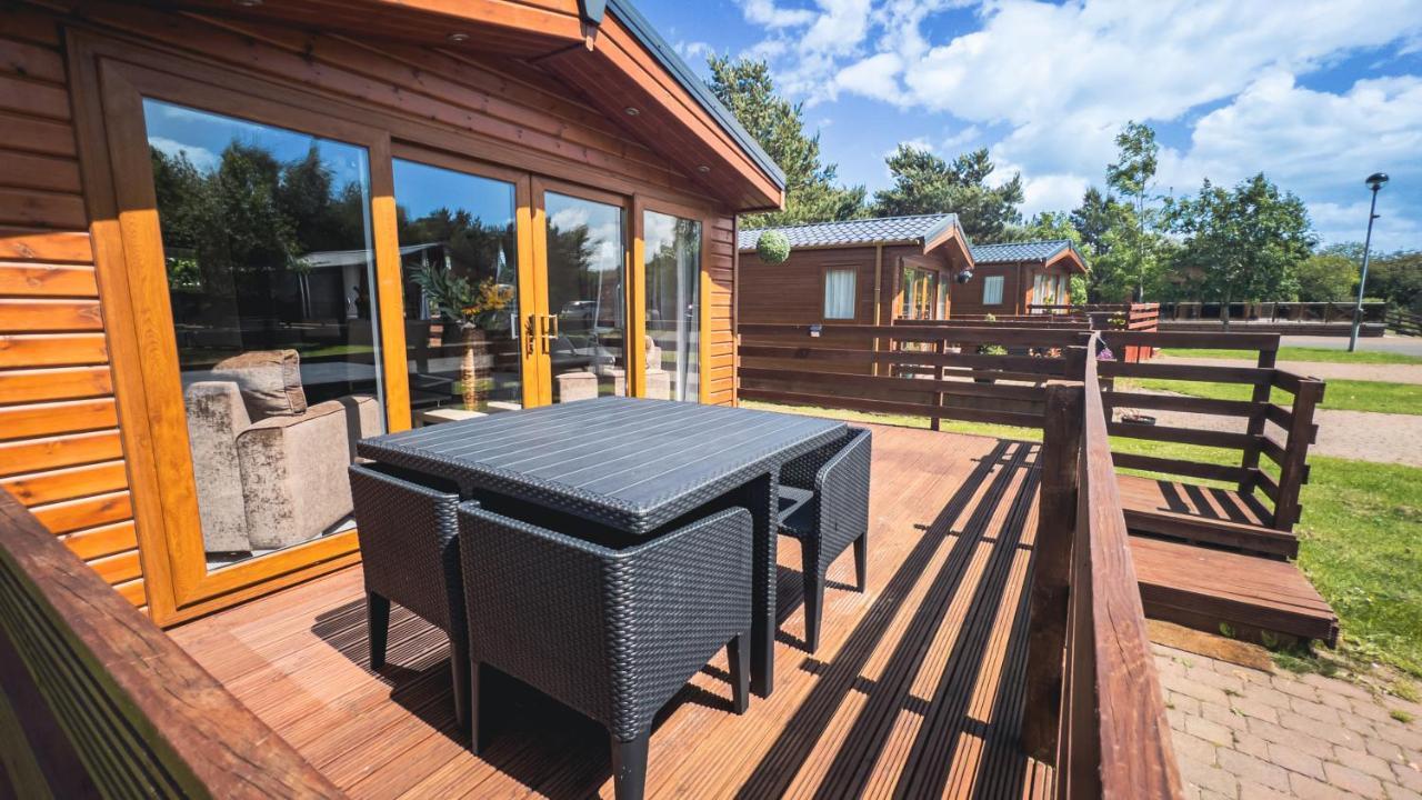 Hazel Oaks, Beautiful Lodge With Hot Tub - Sleeps 6 - Felmoor Park موربيث المظهر الخارجي الصورة