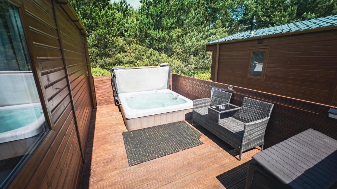 Hazel Oaks, Beautiful Lodge With Hot Tub - Sleeps 6 - Felmoor Park موربيث المظهر الخارجي الصورة