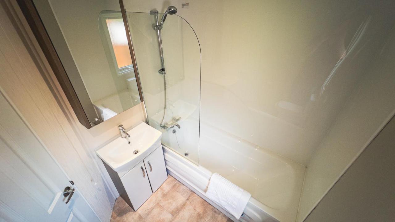 Hazel Oaks, Beautiful Lodge With Hot Tub - Sleeps 6 - Felmoor Park موربيث المظهر الخارجي الصورة