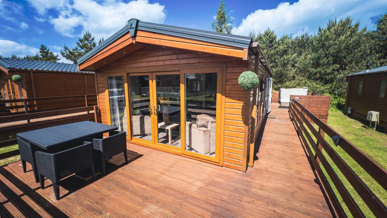Hazel Oaks, Beautiful Lodge With Hot Tub - Sleeps 6 - Felmoor Park موربيث المظهر الخارجي الصورة