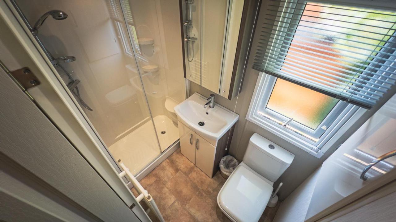 Hazel Oaks, Beautiful Lodge With Hot Tub - Sleeps 6 - Felmoor Park موربيث المظهر الخارجي الصورة