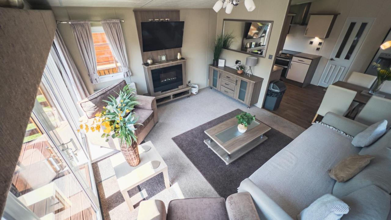 Hazel Oaks, Beautiful Lodge With Hot Tub - Sleeps 6 - Felmoor Park موربيث المظهر الخارجي الصورة