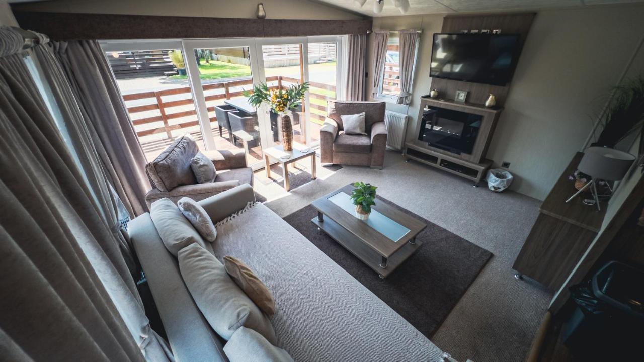 Hazel Oaks, Beautiful Lodge With Hot Tub - Sleeps 6 - Felmoor Park موربيث المظهر الخارجي الصورة