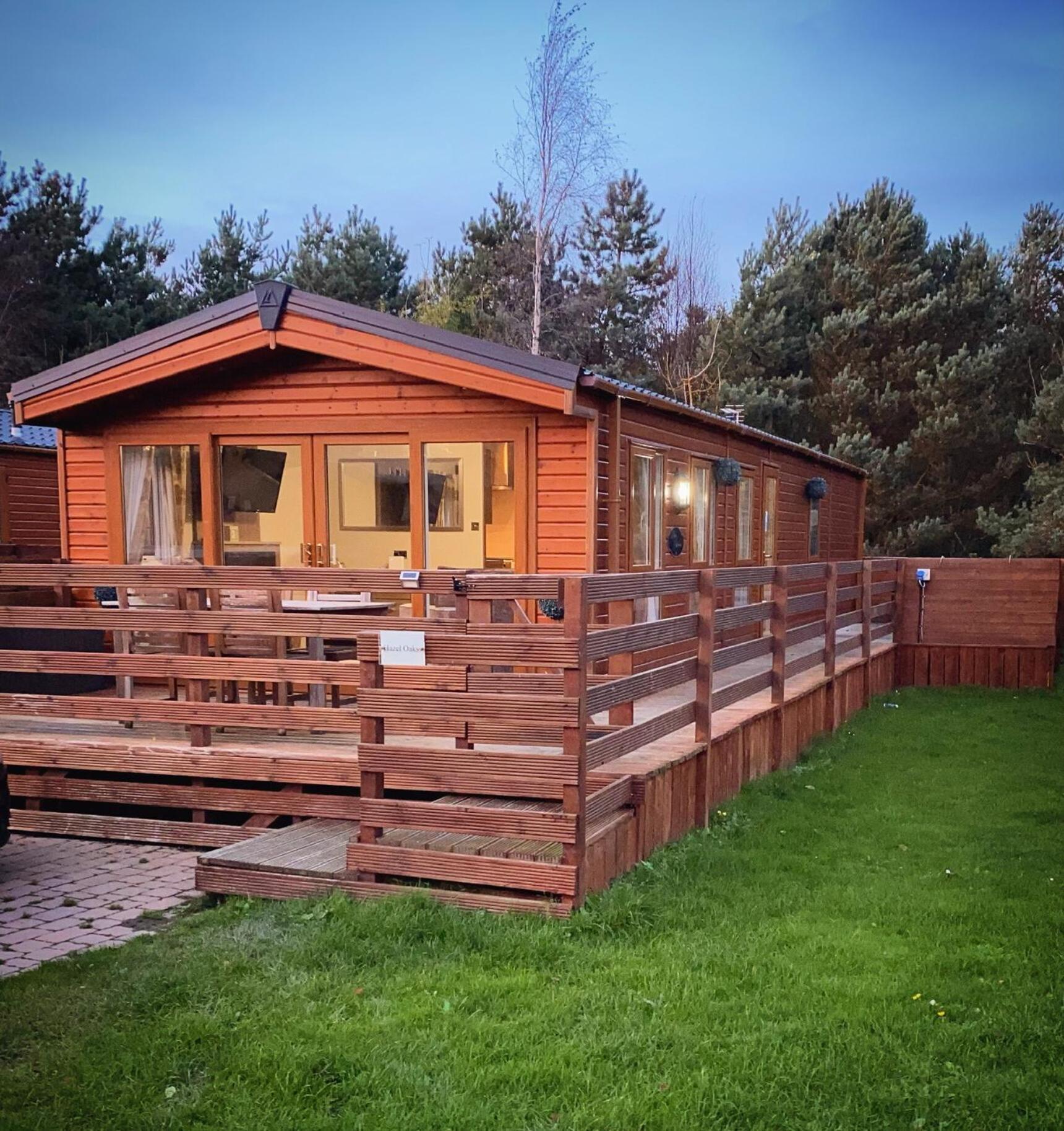 Hazel Oaks, Beautiful Lodge With Hot Tub - Sleeps 6 - Felmoor Park موربيث المظهر الخارجي الصورة